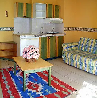 Club Petunya İçmeler