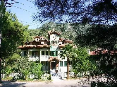 Club Petunya 3* İçmeler